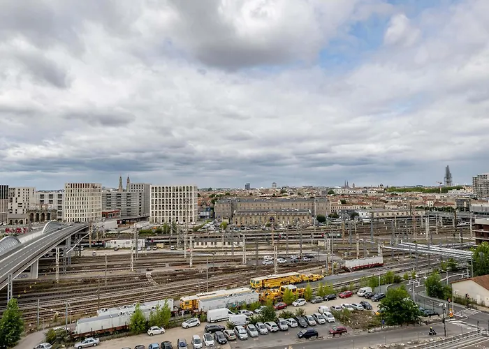 Centre Gare Saint-jean فندق 3*
