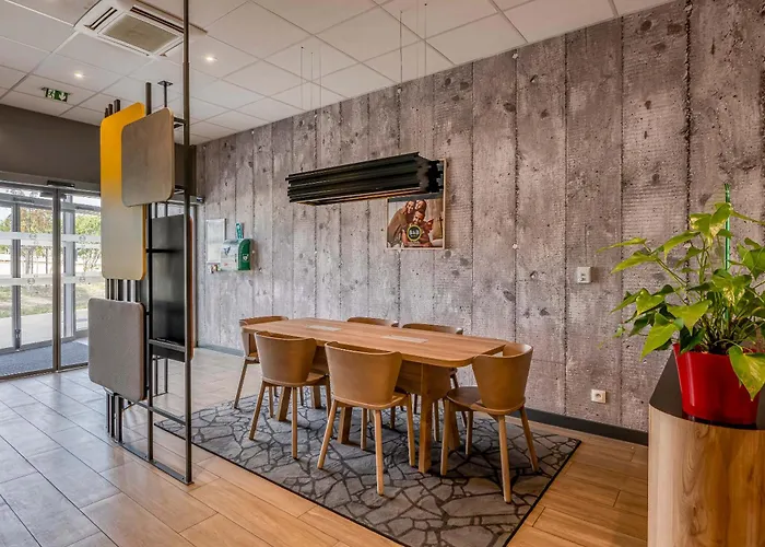 Centre Gare Saint-jean מלון 3*