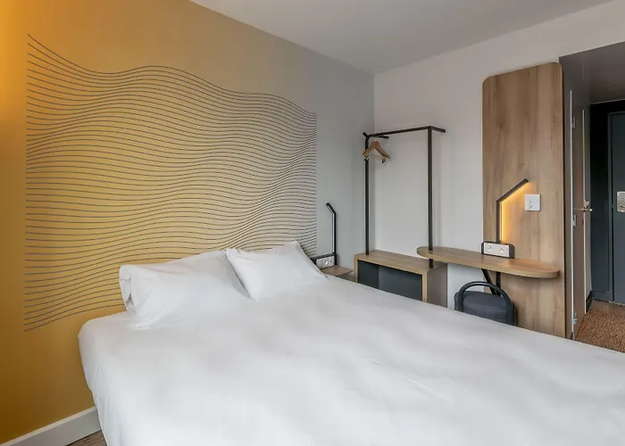 מלון Centre Gare Saint-jean 3*