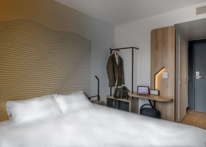 מלון Centre Gare Saint-jean 3*