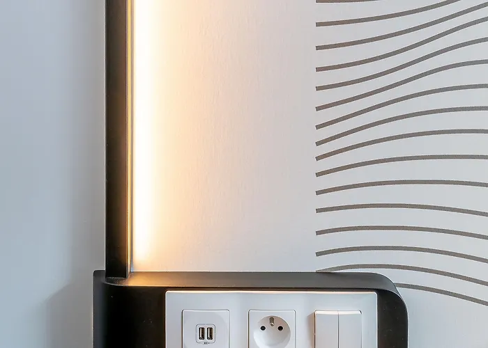 מלון Centre Gare Saint-jean 3*