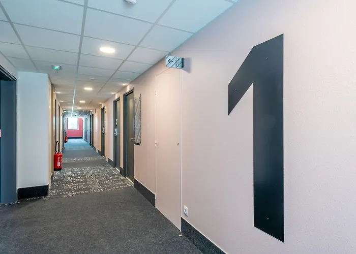 מלון Centre Gare Saint-jean 3*